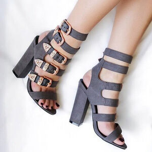 NEW NASTY GAL GRAY FULL EXPOSURE VEGAN SUEDE HEELS SHOES BUCKLE SZ 6